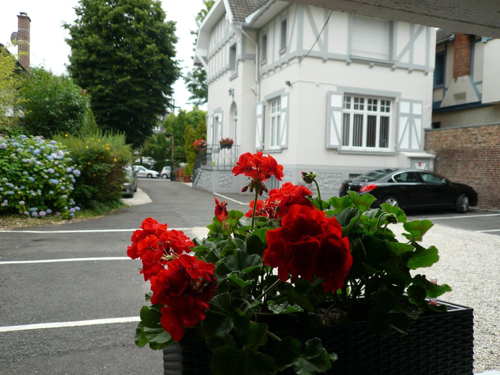 Hotel Du Croise Marcq-en-Baroeul Exterior photo